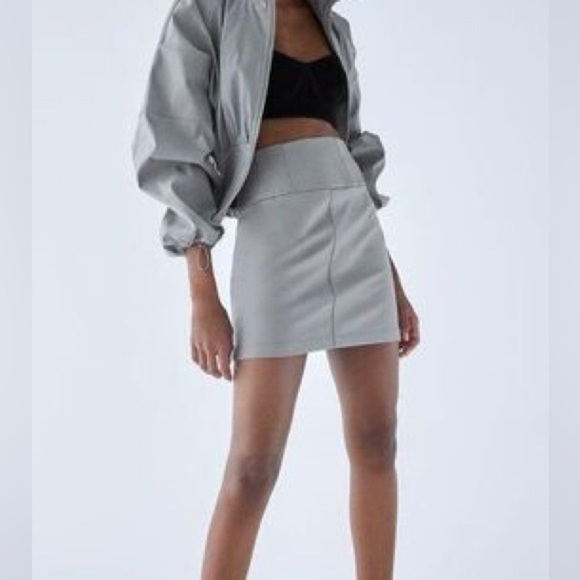 💰 NWOT Woman's Zara Water Repellent High Waisted Grey Mini Skirt - Size XL - Picture 1 of 10